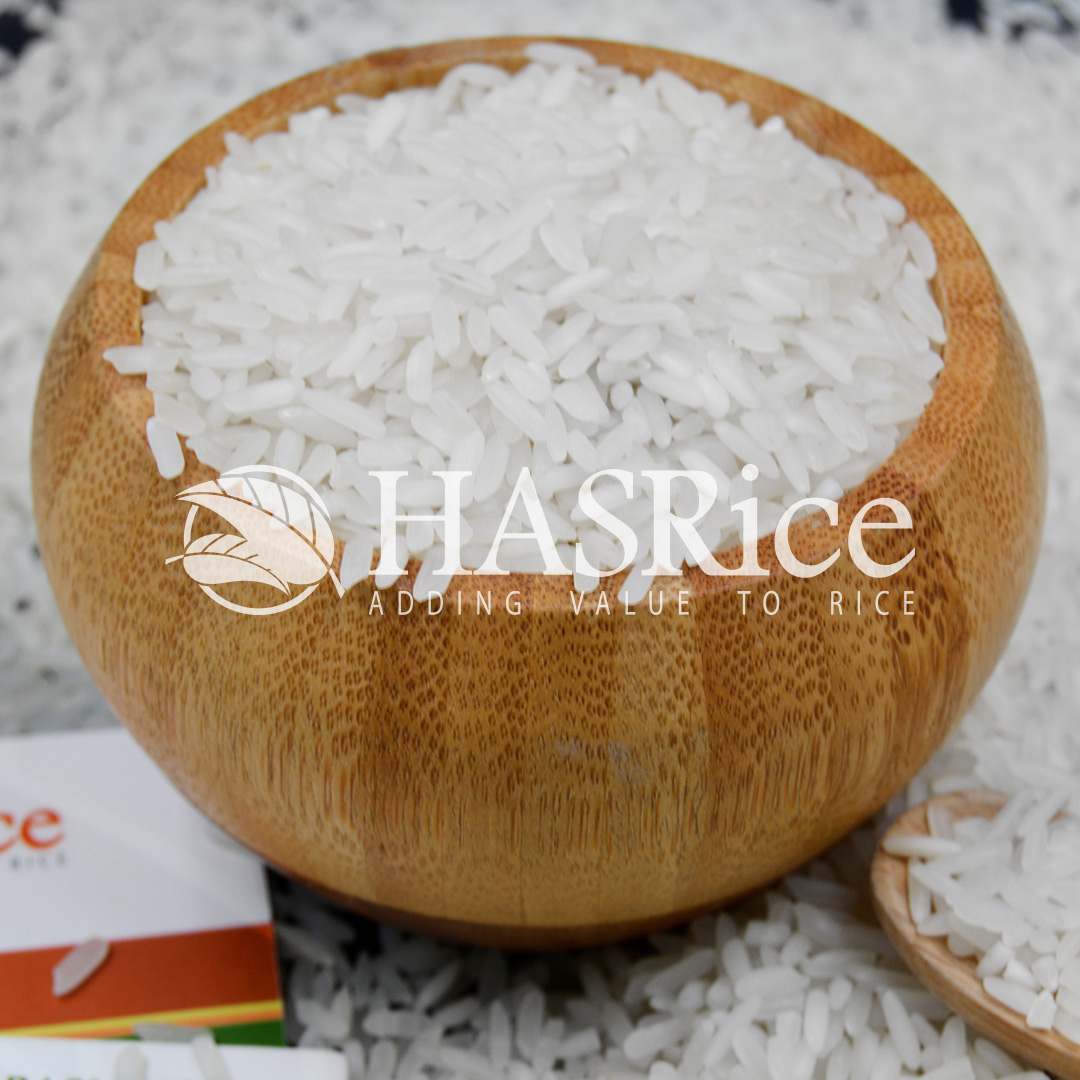 IRRI-6 25% broken white rice grain (close-up 1 of 6)
