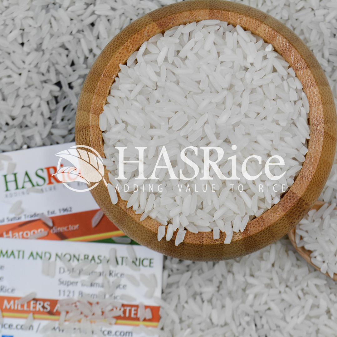 IRRI-6 25% broken white rice grain (close-up 4 of 6)